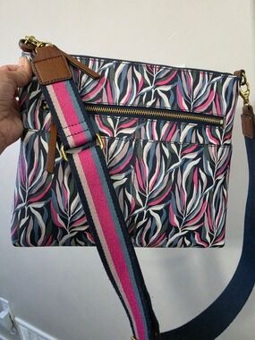 Fossil Floral Print Crossbody Bag in Navy, Pink White